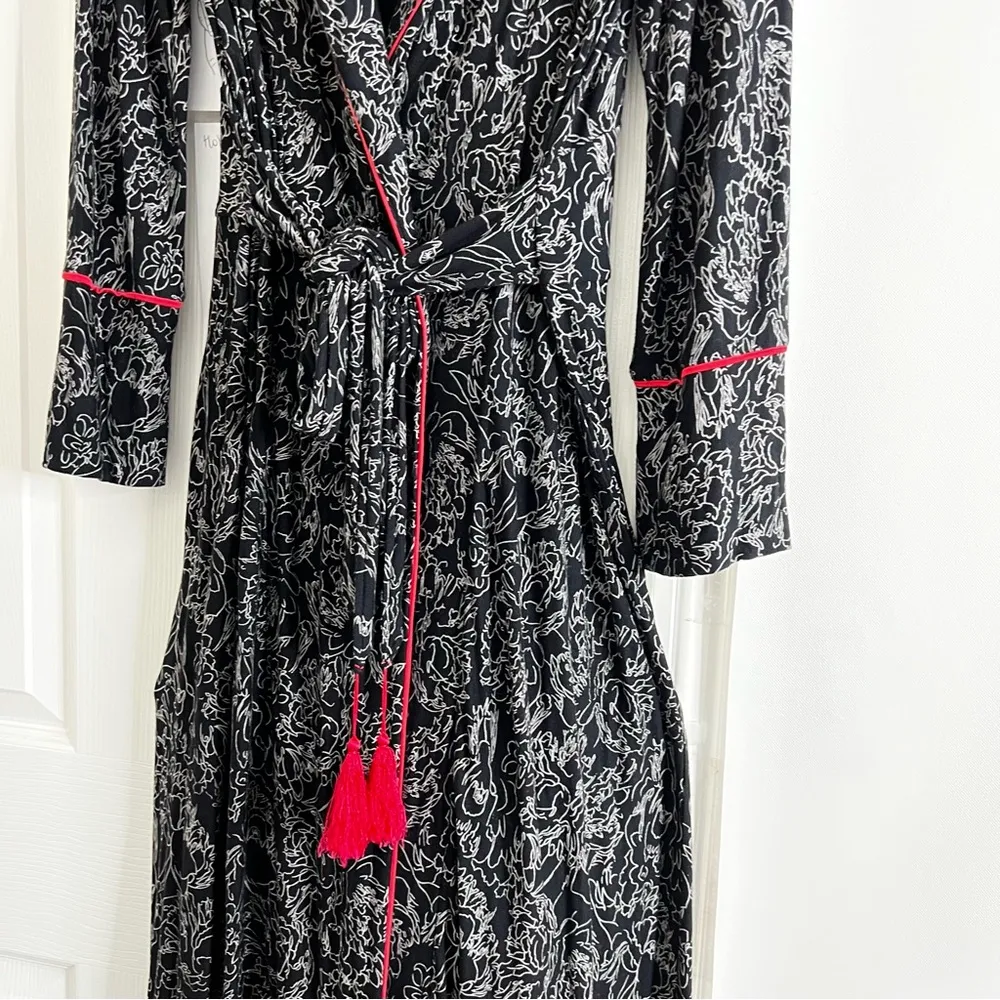 Soft Surroundings Robe Midnight Pink Peony Pink Tassel Size Small Side Pockets - Image 3