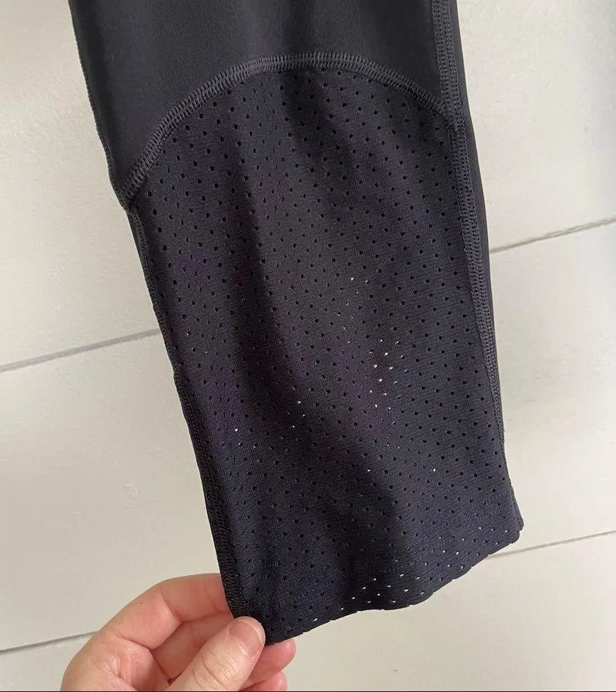 Gymshark Black Cropped Leggings - Image 2
