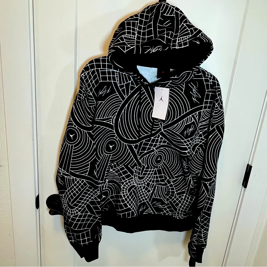 •NWT• Air Jordan women’s Small oversized cropped hoodie in Black - Image 5