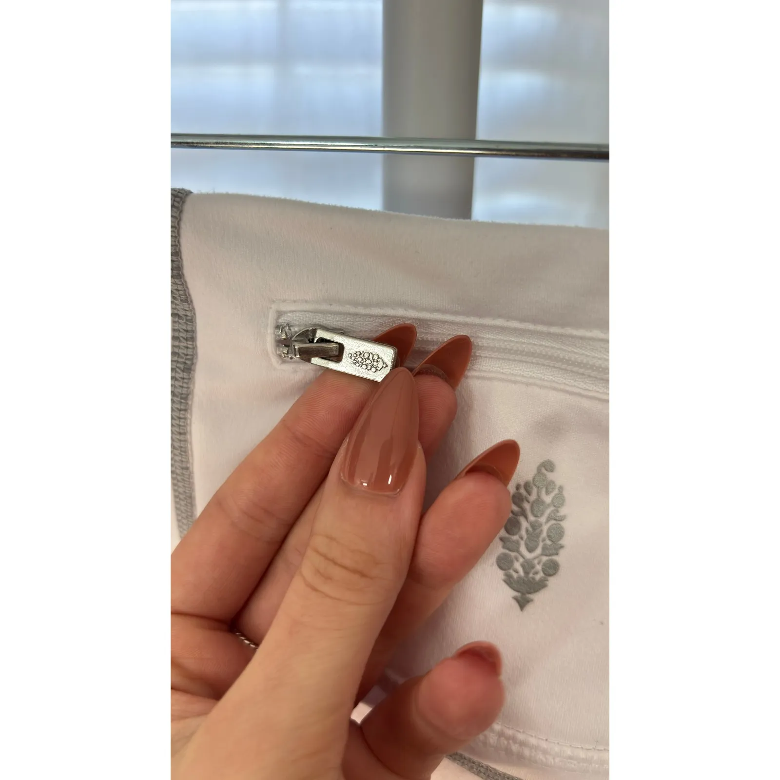 $98 Free People Movement High Waist White Leggings Ruched Ankle Pockets M Size M - Image 6