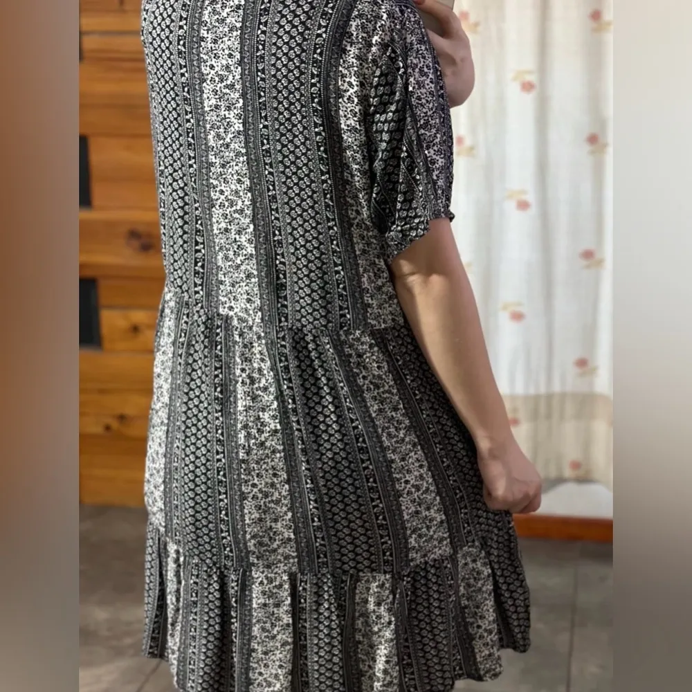 Knox Rose Black and White Printed Midi Dress - Image 2