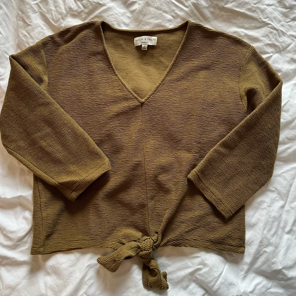 Like new: madewell texture & thread olive green knit v neck - Image 2