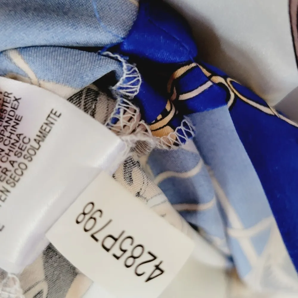 Tahari baroque print blouse size mp - Image 8