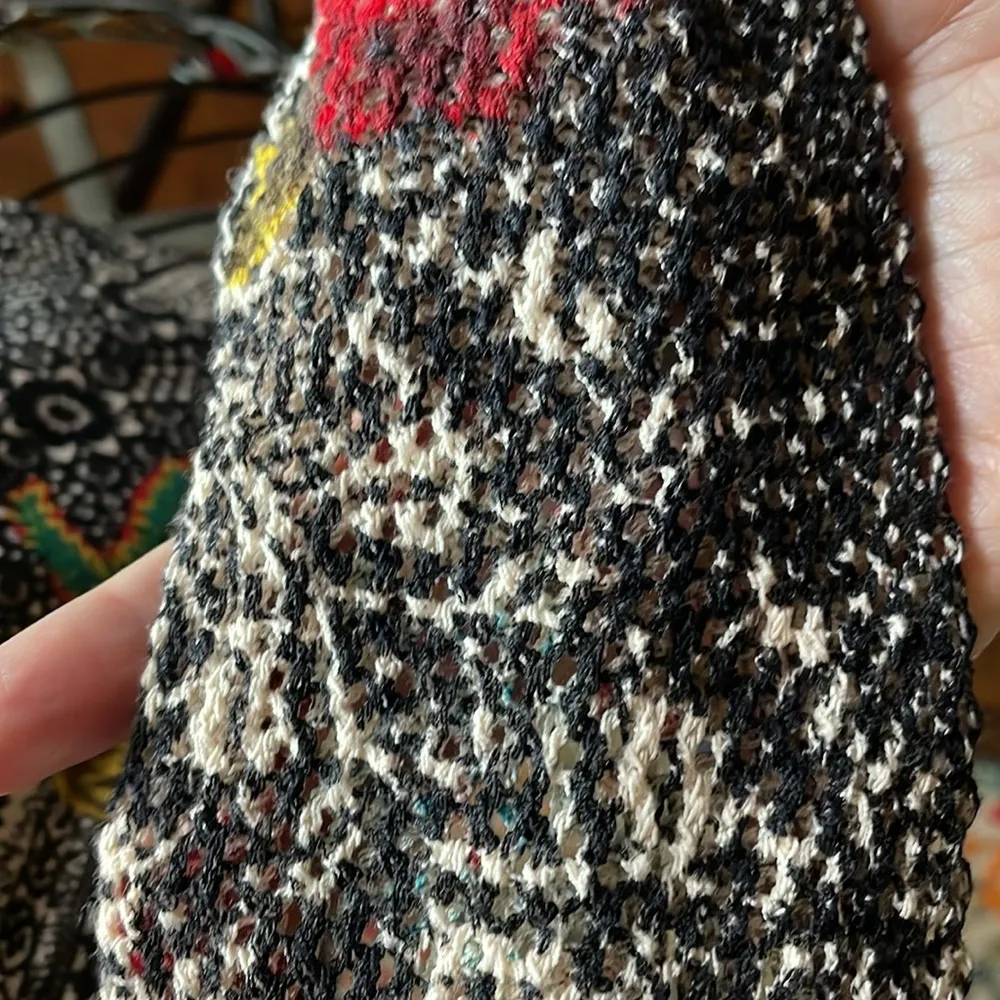 🌹🌹 3 for 12$🌹🌹🌹Bead and Sequined Rose Print/Lace Sleeve Pullover Top Red - Image 6