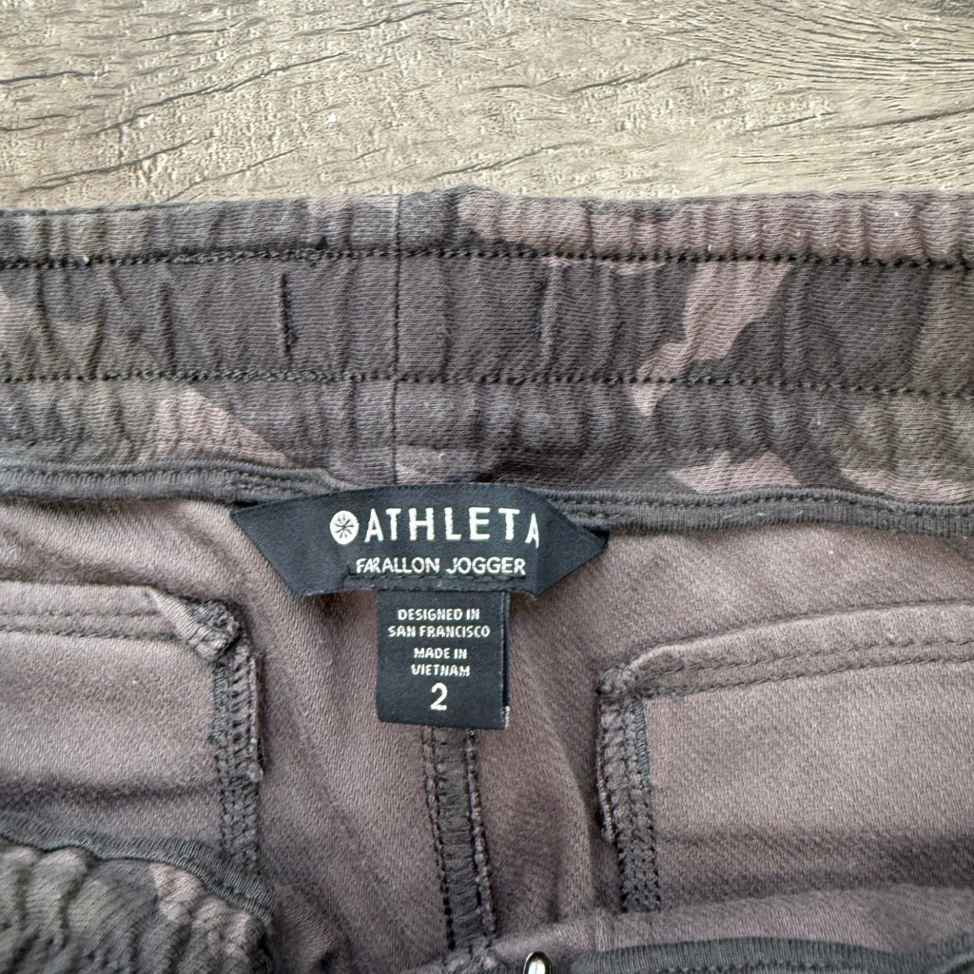 ATHLETA Farallon Camo Jogger Pant Camouflage Elastic Waist‎ Pockets size 2 - Image 5