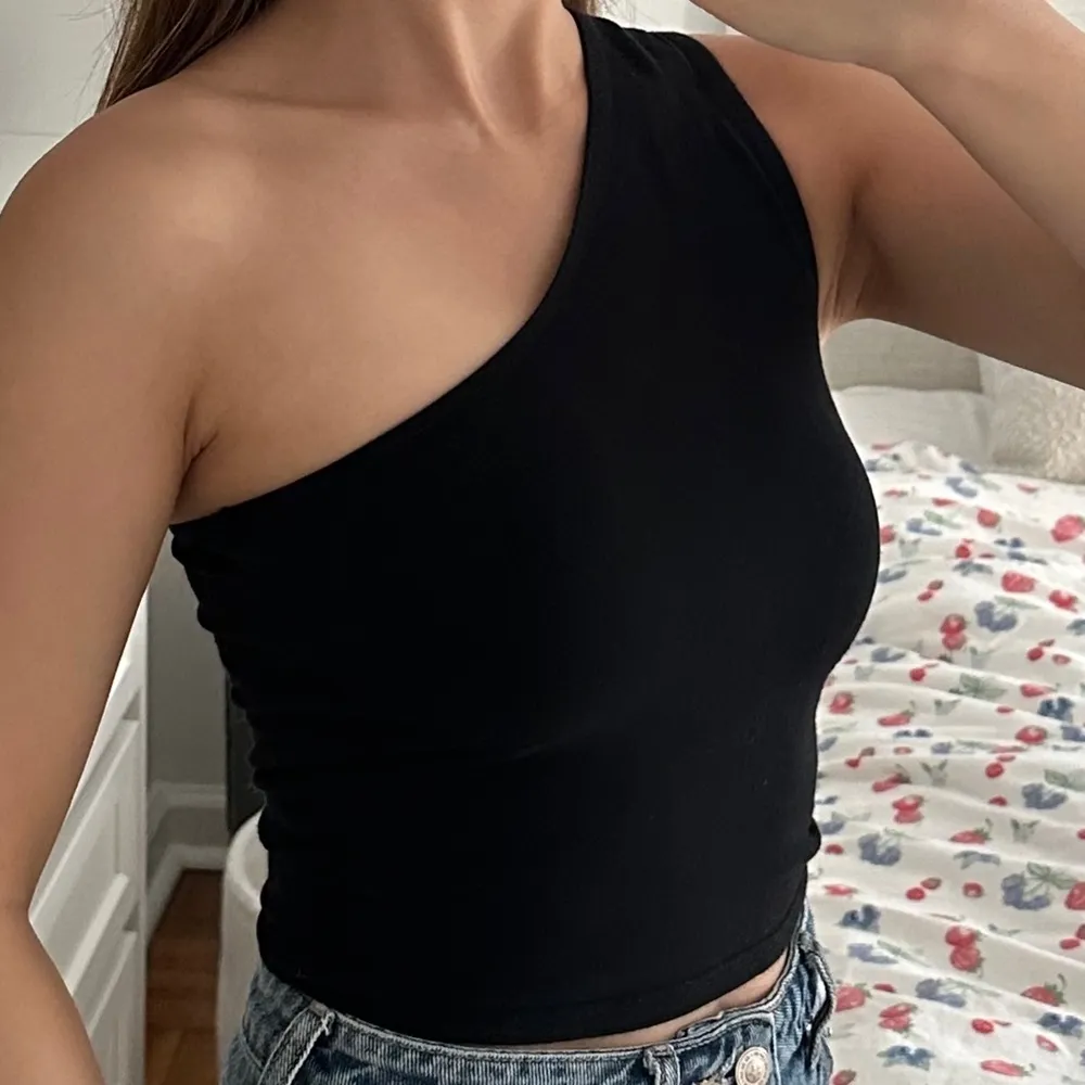 Brandy Melville  One Shoulder Top - Image 5