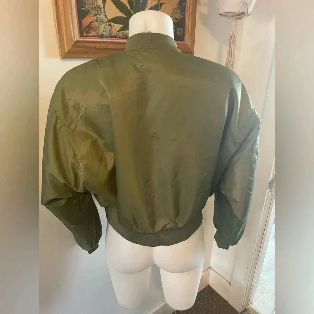 Green Bomber cropped‎ jacket size Small Forever 21 Satin GUC! - Image 4