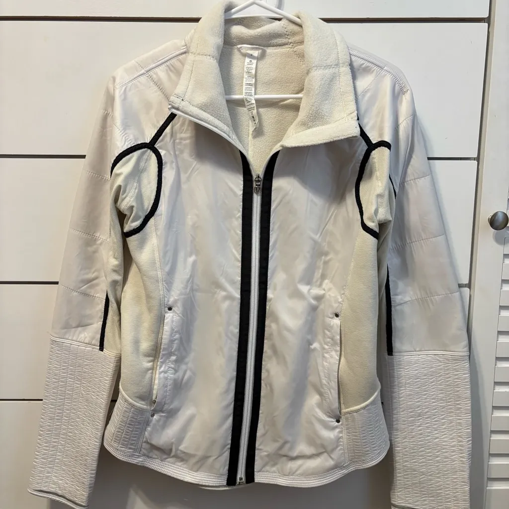 Lululemon Run Bundle Up Jacket Polar Cream White Black - Image 4