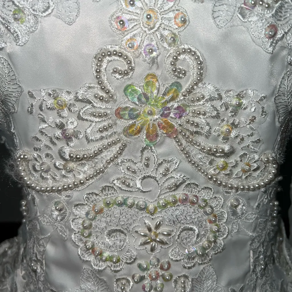 Gorgeous Vintage 90s Beaded Satin Wedding Gown! White Size 8 - Image 5