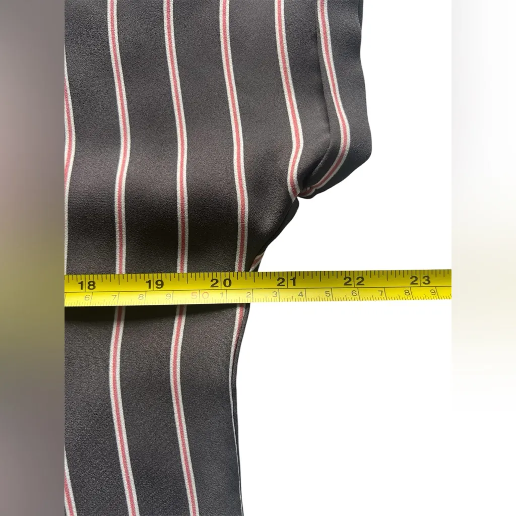 Maurices Striped Short Sleeve Blouse Gray Crisscross Neckline Size Medium - Image 9