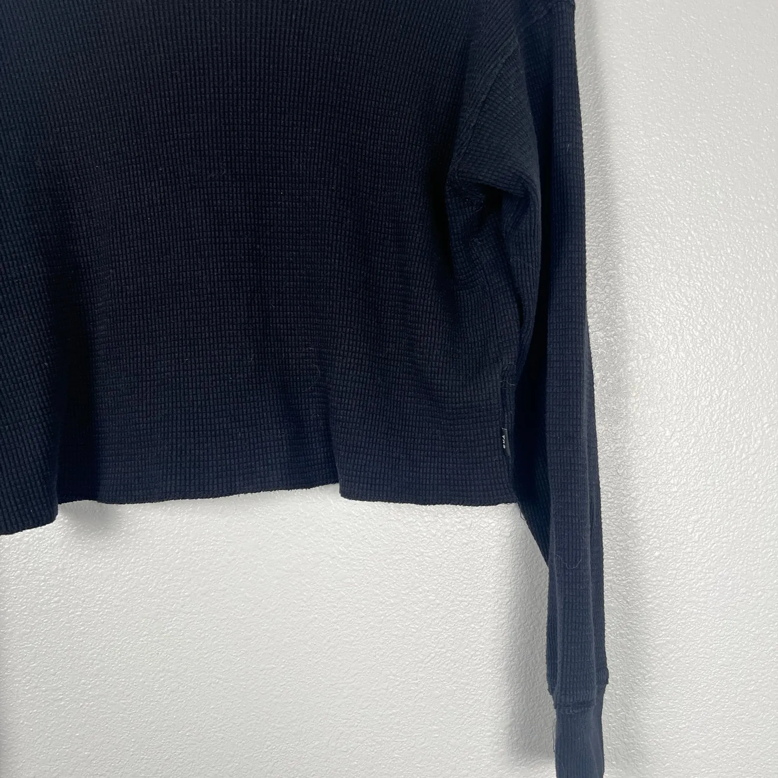 Aritzia Tna Women's Long Sleeve Waffle Crew Top Black‎ Sz XXS Black - Image 5