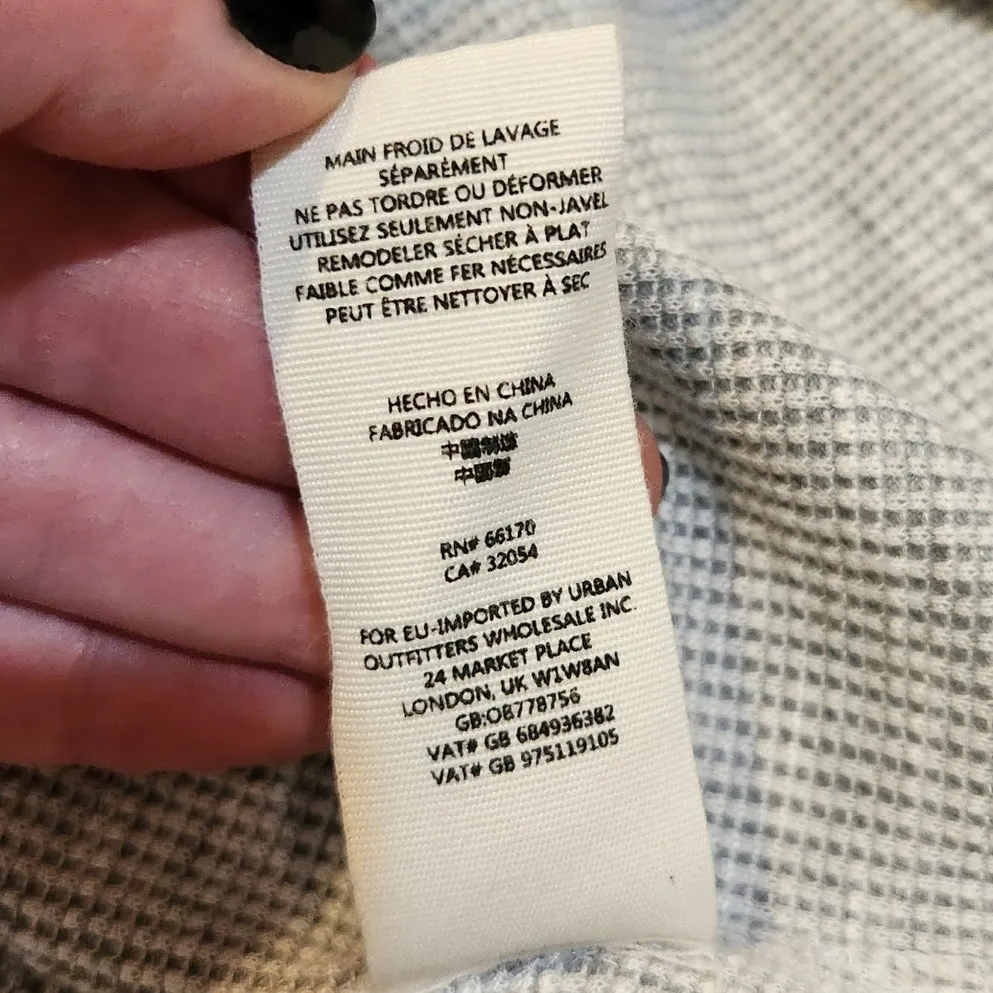 We The Free People Gray Red Knitted V-Neck Bubble Tee Textured Raw Hem Small - Image 9