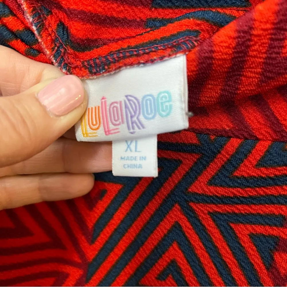 LuLaRoe abstract design simple skirt. Size XL - Image 3