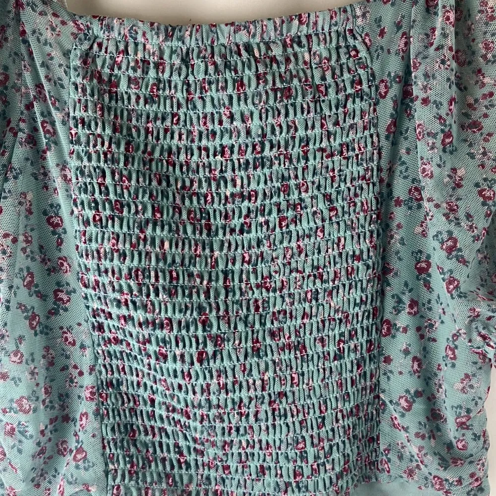 Wild Fable floral print peasant top woman’s size medium - Image 6