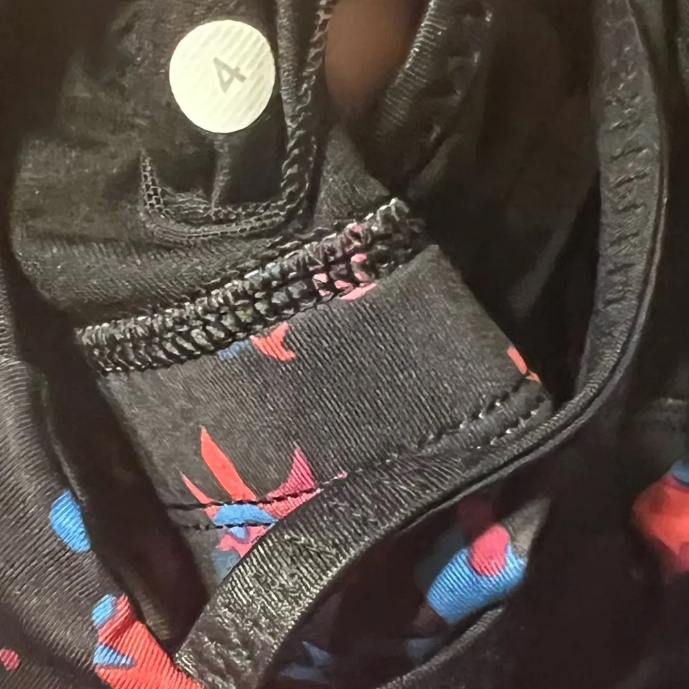 Lululemon Clip-In Long Line Bra Dandy Digie Multi / Black! Size 4 - Image 5