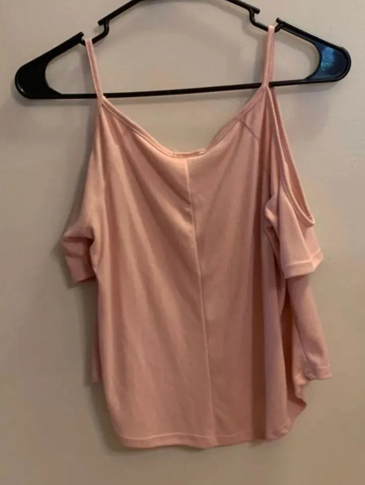 Wet Seal Pink cold shoulder top small - Image 3