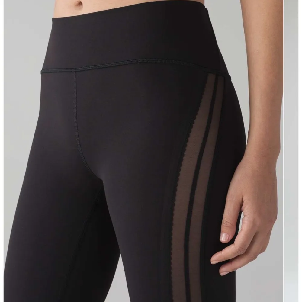 Lululemon full length black tights with mesh detailing unsized - Image 3