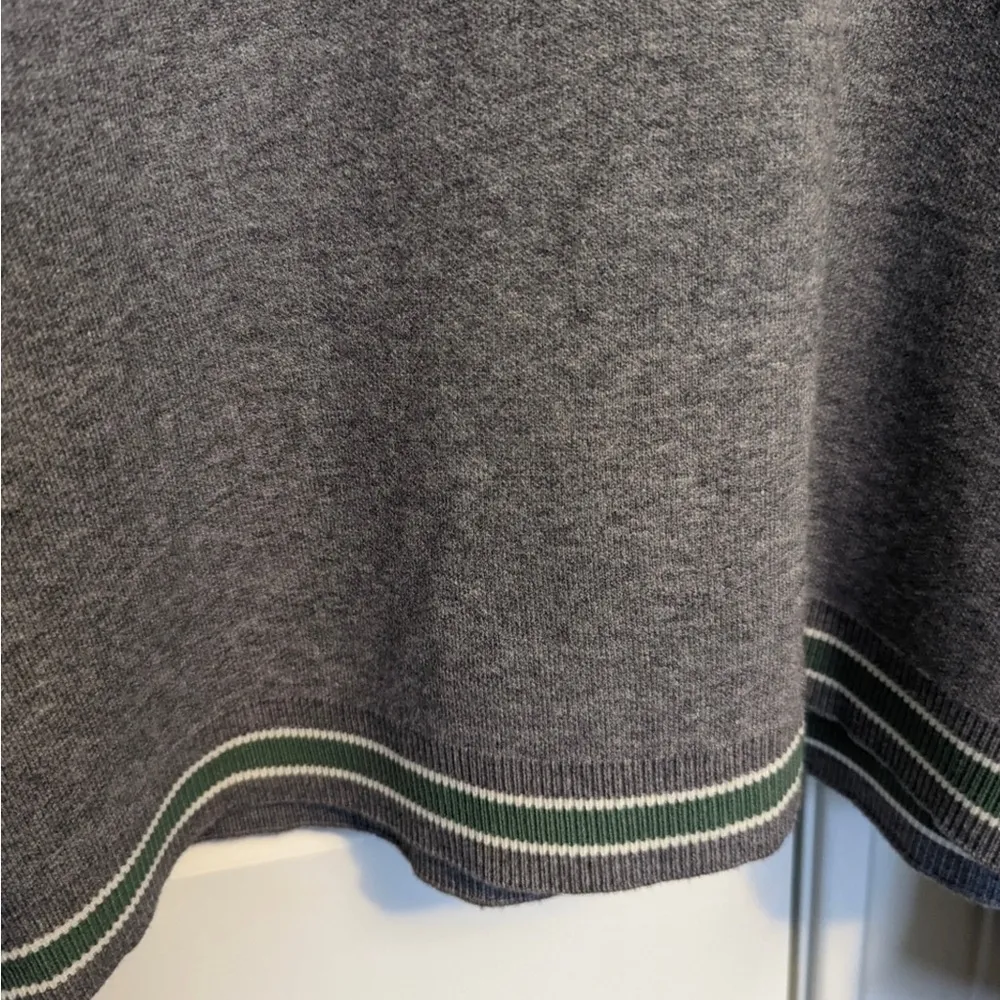 House of Harlow 1960 Grey V-Neck Poncho - Image 10