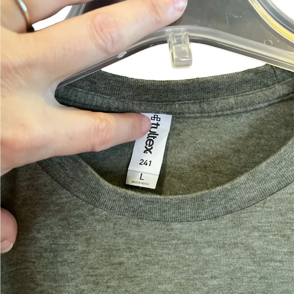 Pray On, Over, and Through it Tee Size L - Image 4