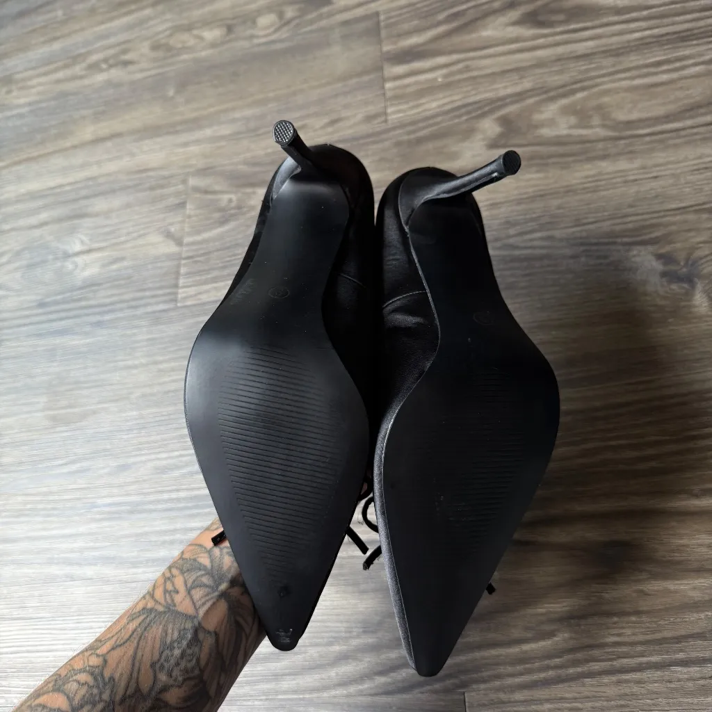 Calandre Black Satin Pointed - Image 2