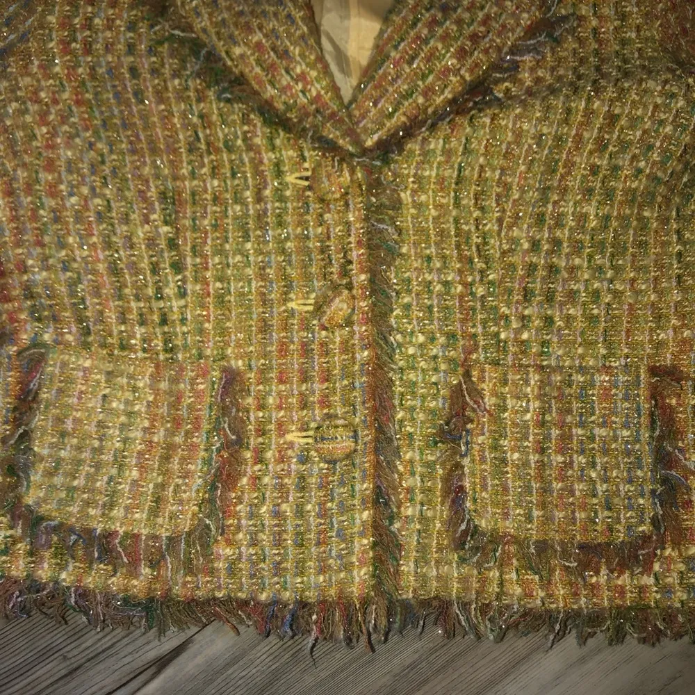 Light weight blazer, has some sparkle, girly, business casual Size 10P - Image 5