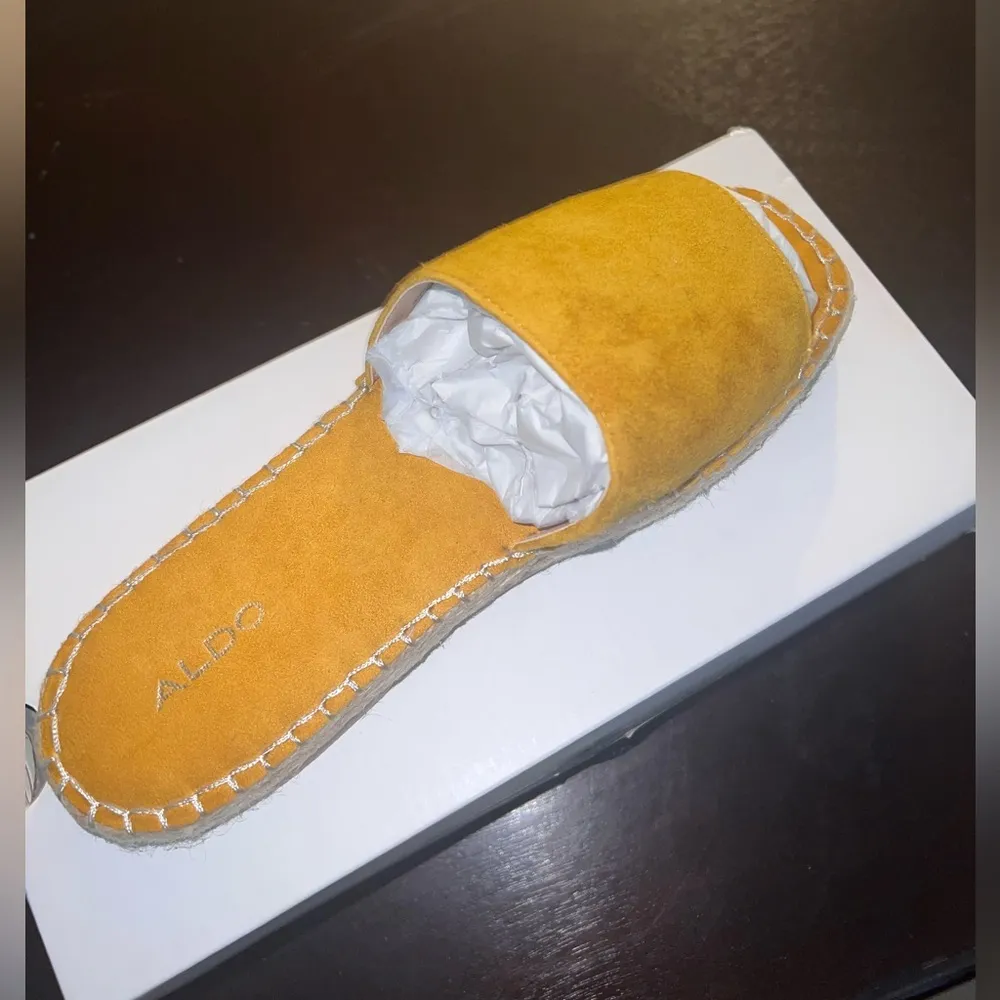 BRAND NEW  SANDALS - Image 6