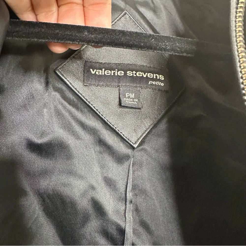 Valerie Stevens Vintage Petite Black Genuine Leather Jacket - Image 4