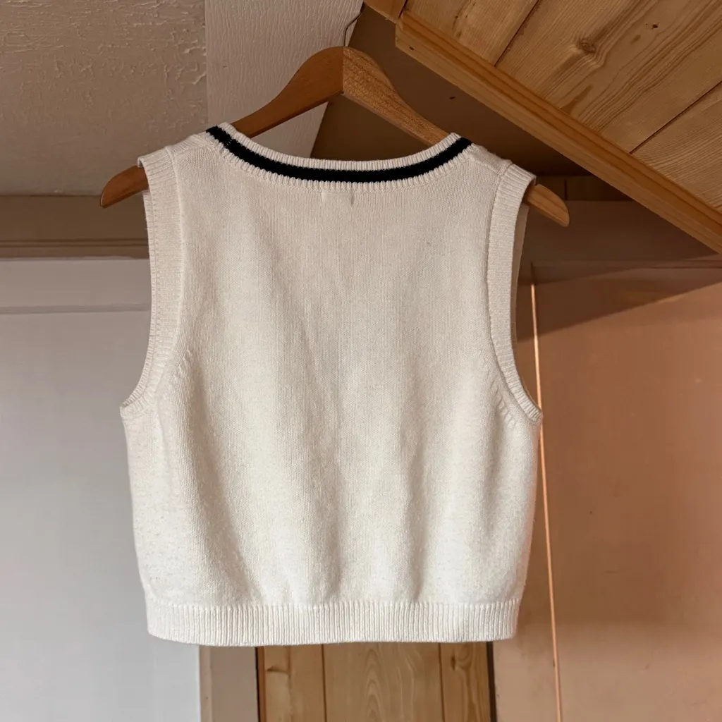 🎅 3/$15 SALE Garage Cream V-Neck Sweater Vest M - Image 5