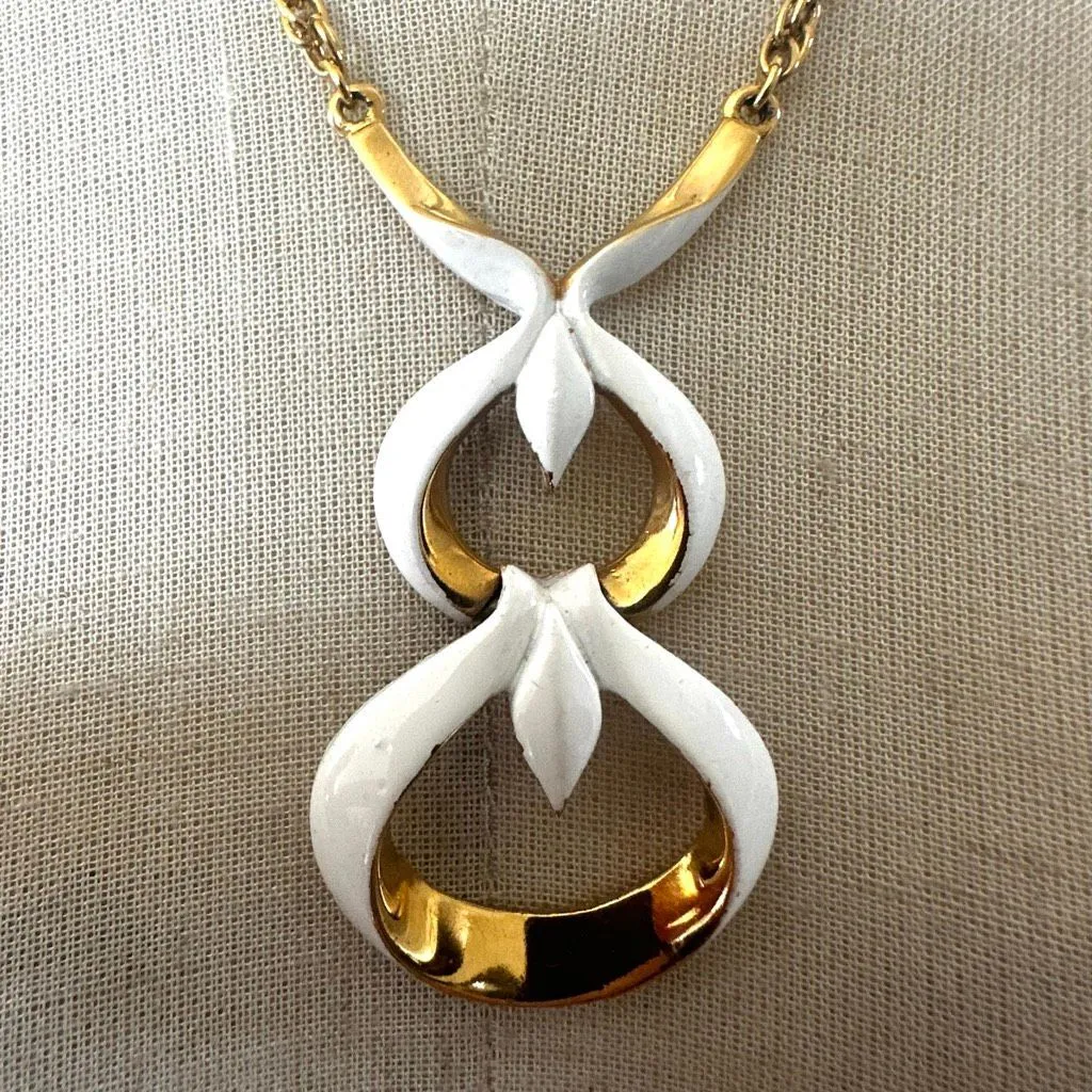 Vintage Trifari White Enamel & Gold-Tone Pendant Necklace ✨ - Image 2