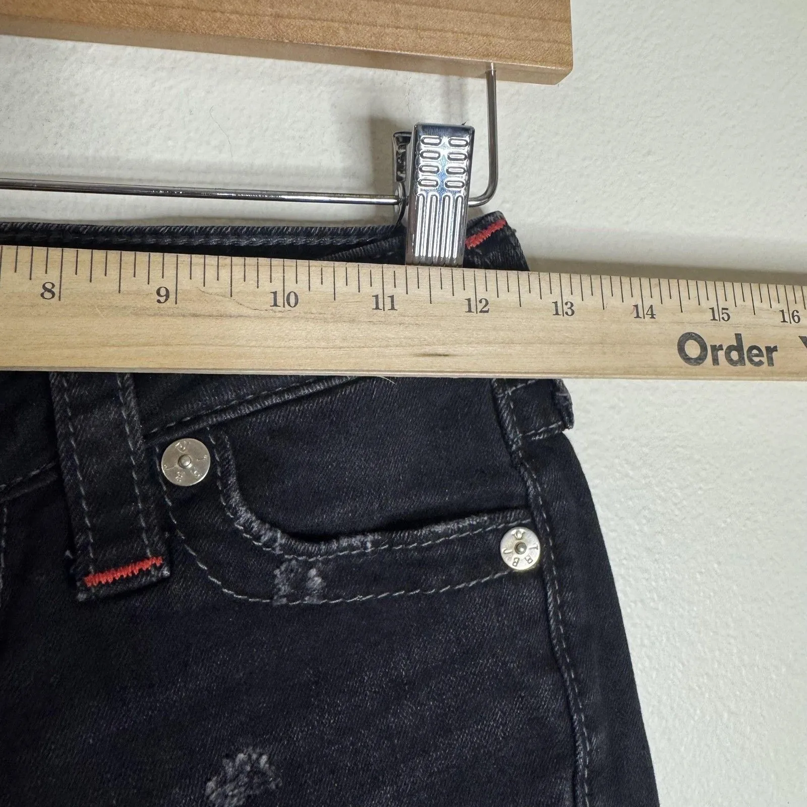 True Religion Shorts Womens 24 Distressed Denim Cutoff Mid Rise Frayed Jeans y2k - Image 5