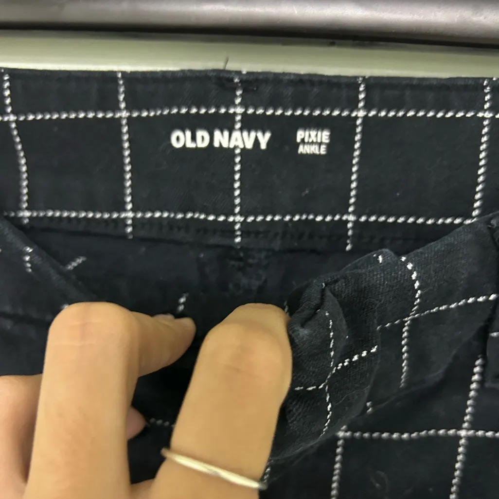 Old Navy  Pixie Pant - Image 3