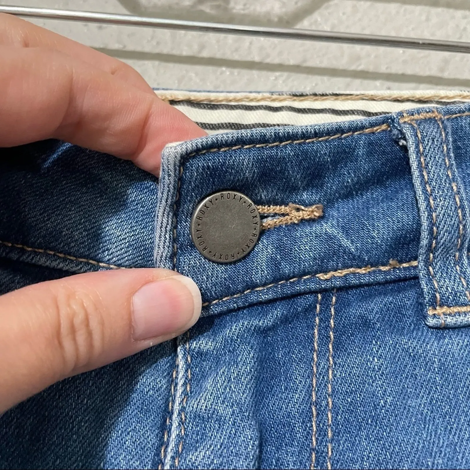 Roxy High Rise Super Short Jean Shorts Womens 26 Blue Denim Stretch Beach Summer - Image 5