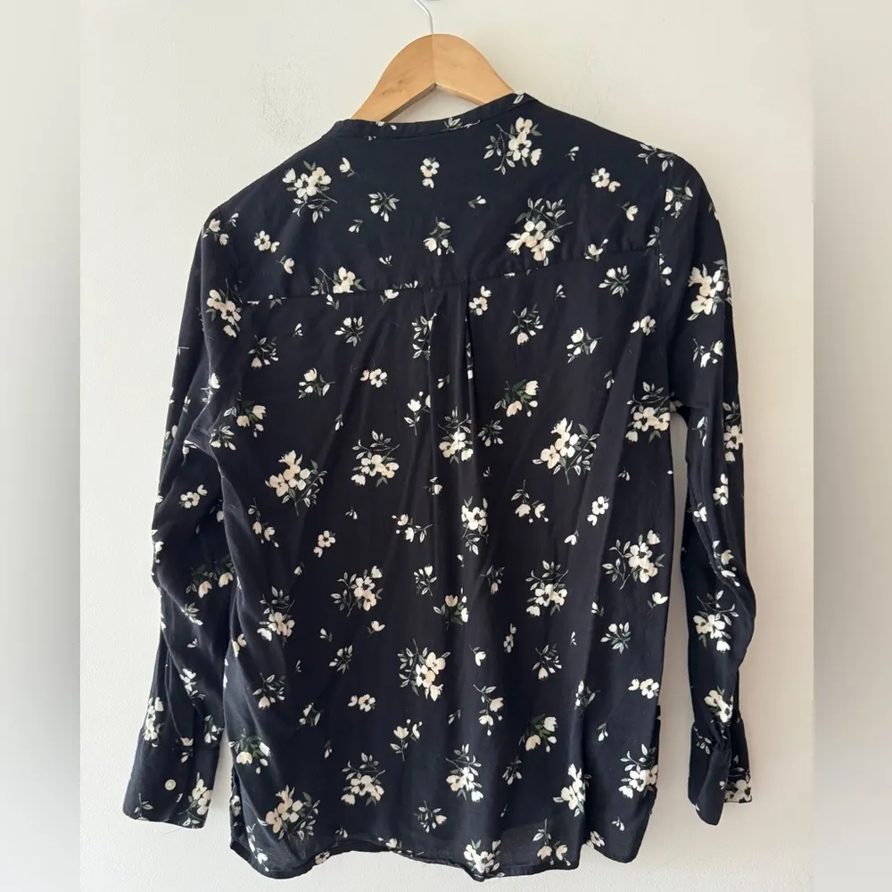 Old Navy Black Floral Printed V Neck Top - Image 7