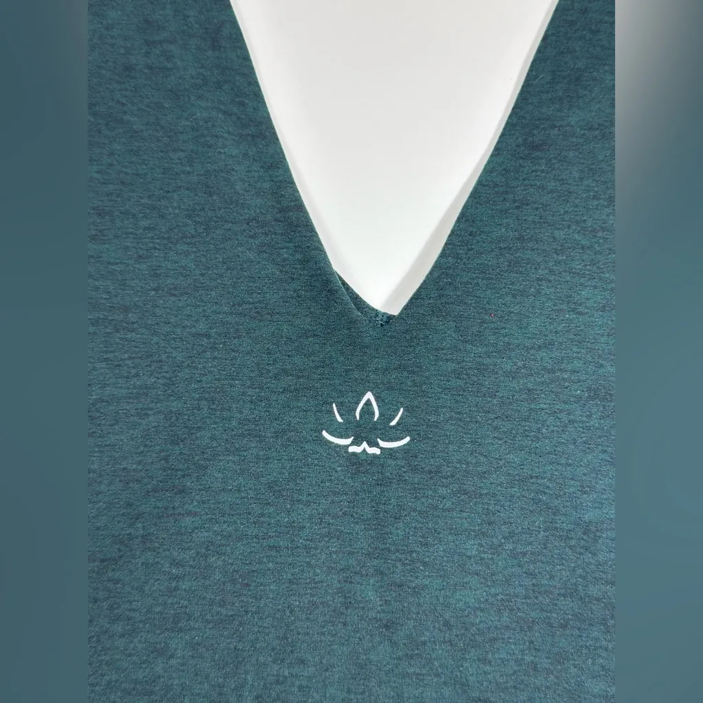 Beyond Yoga Forest Green V-Neck Top 💚 - Image 5
