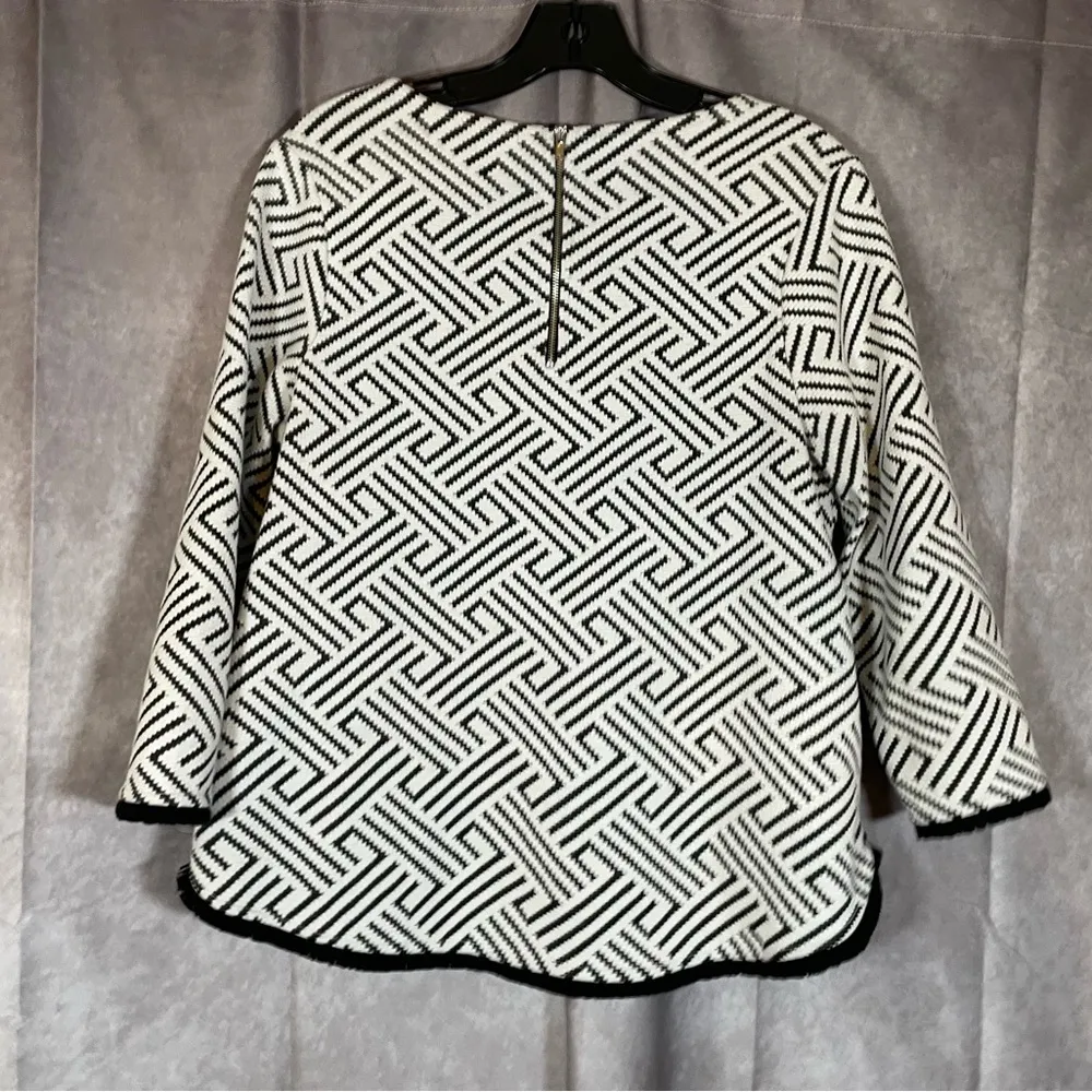 W5 Anthropologie  Black And White Textured Geometric 3/4 Sleeve Blouse- MEDIUM - Image 2