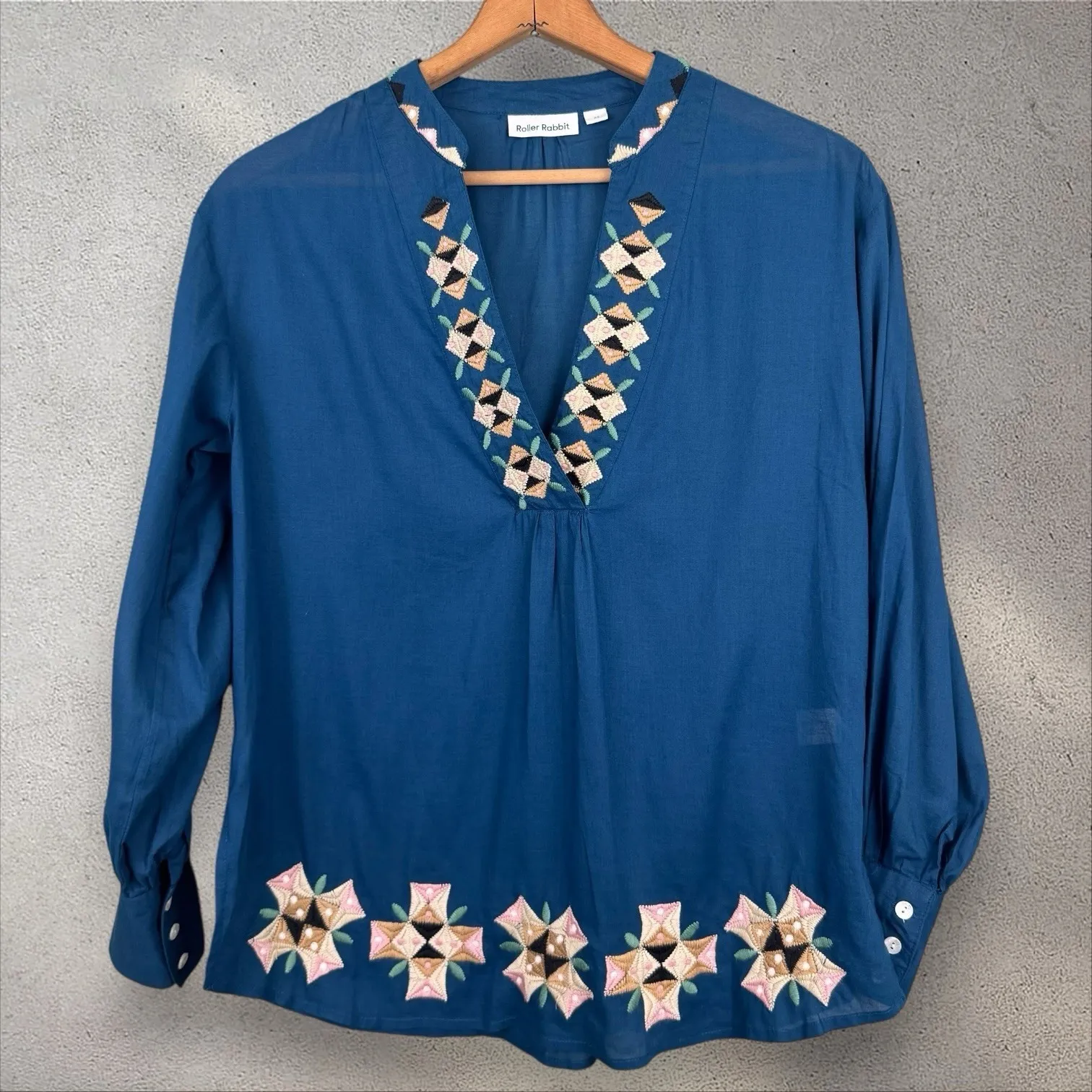 Roller Rabbit Top Embroidered V-Neck Pullover‎ Tallulah Blouse Tunic Sz XS - Image 3