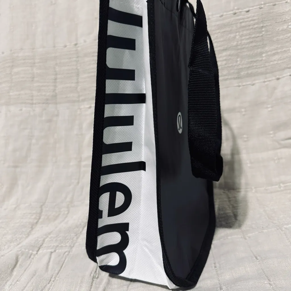 Lululemon Athletica Reusable Monochrome Tote - Image 11