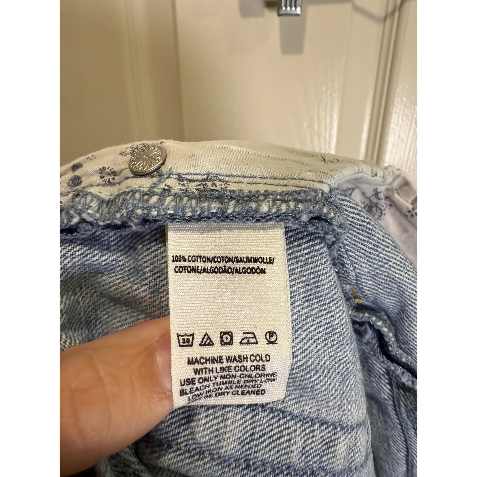 We The Free Denim Cutoff Shorts Distressed Frayed Blue Size 26 - Image 4