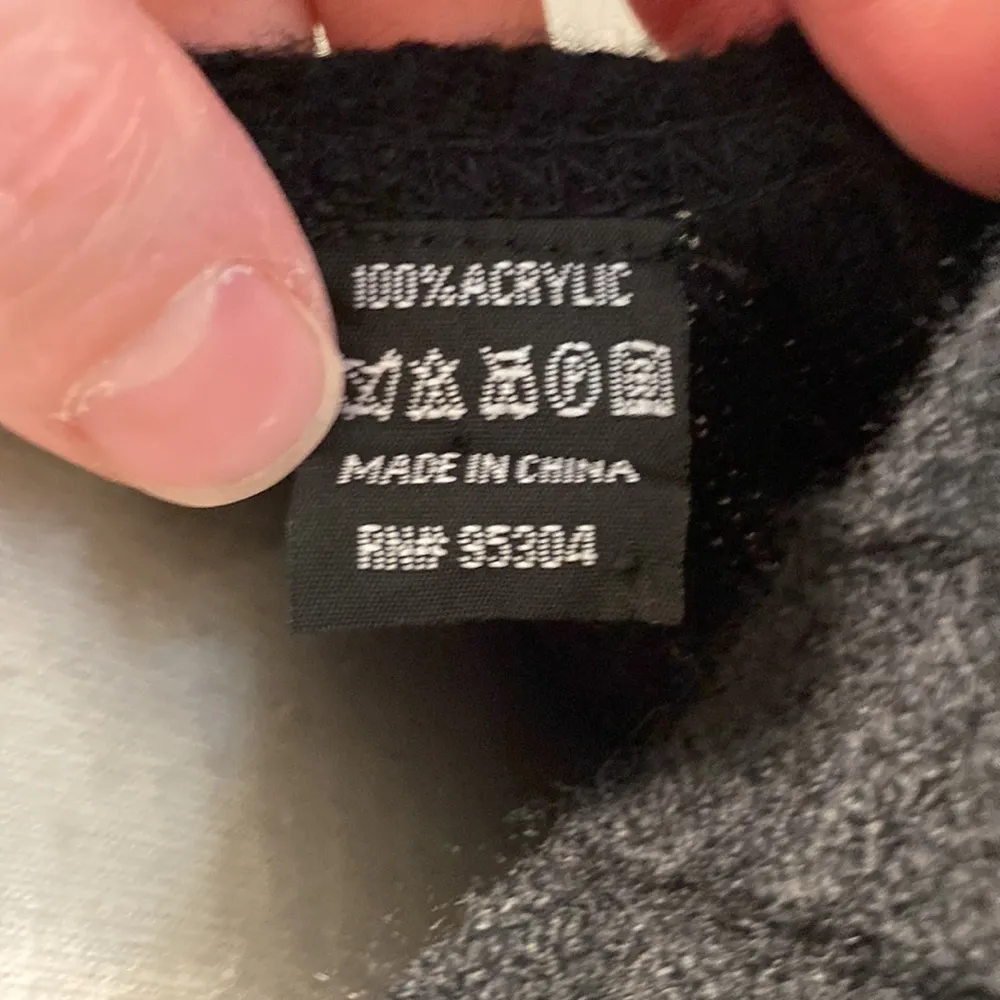 Black Ribbed Wrap Scarf Fitted Around Neck OS EUC Fringe Trim Fringe Acrylic - Image 4