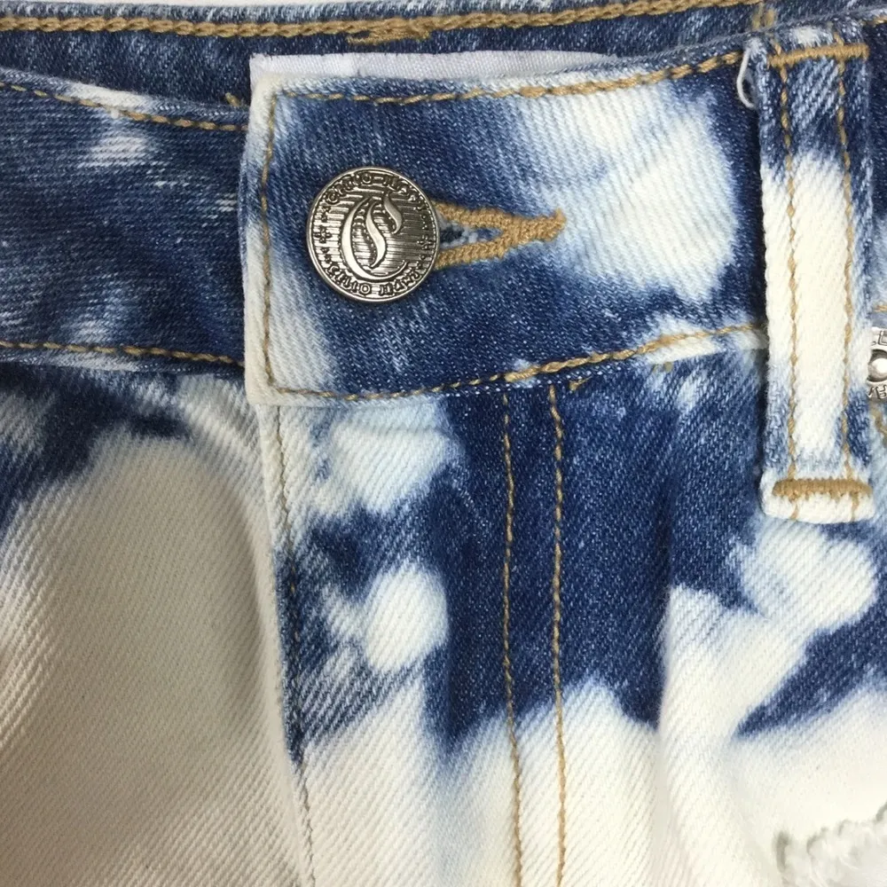 Bleached destroyed ribbed frayed hem jeans shorts - Image 6