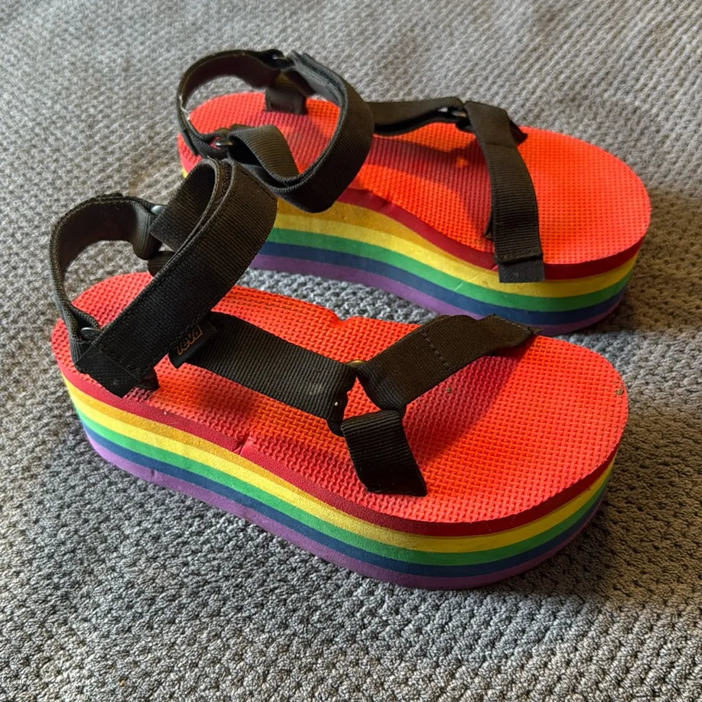 Teva All Gender Flatform Universal Rainbow Pride‎ sz 6 - Image 2