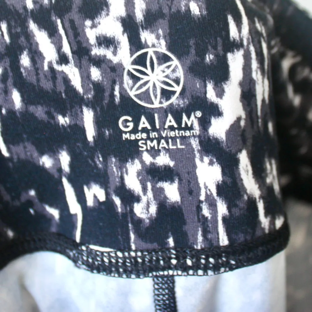 Gaiam Dark Purple Black Sheer Speckled Cheetah Print Cropped Leggings Small - Image 9