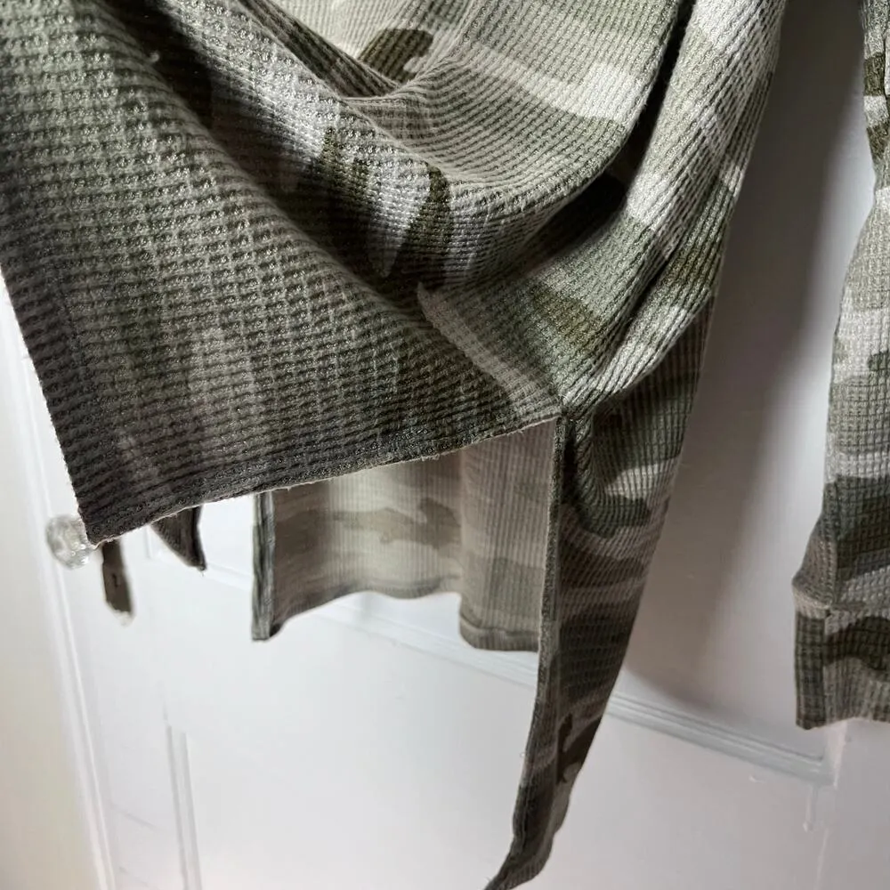 American Eagle Waffle Knit Camouflage V-neck Oversized Long Sleeve Shirt XS - Image 4