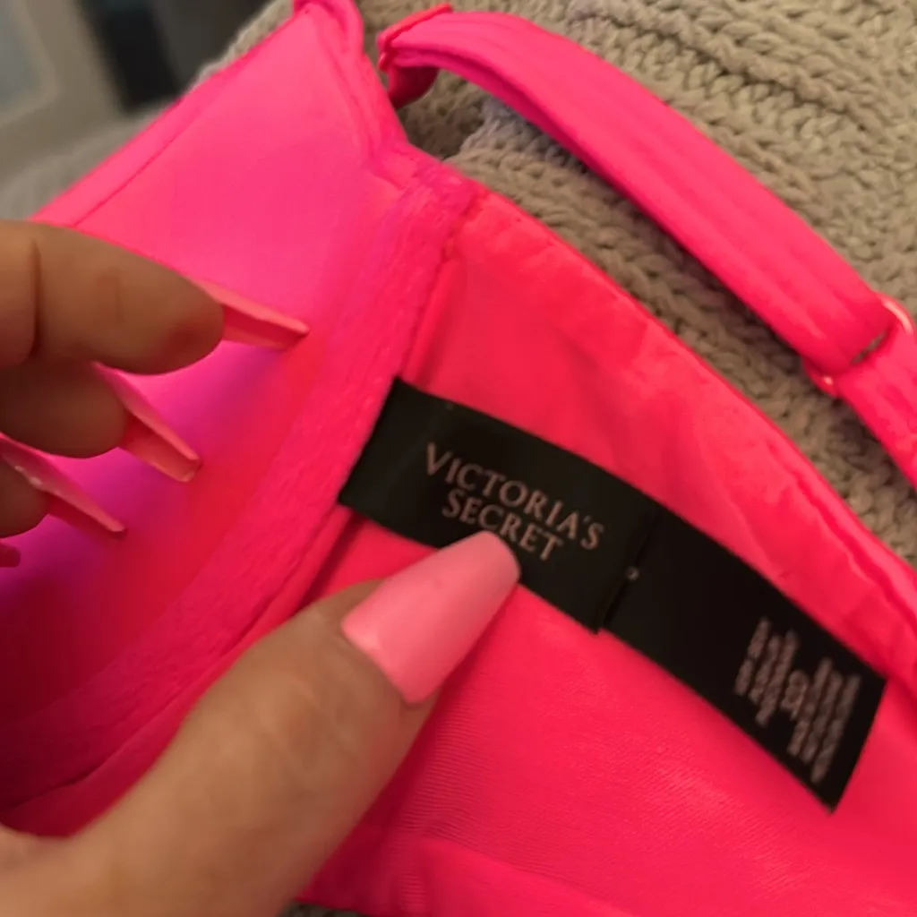 Victoria's Secret Very Sexy Limited Edition Neon Pink Push-Up Bra - Image 10