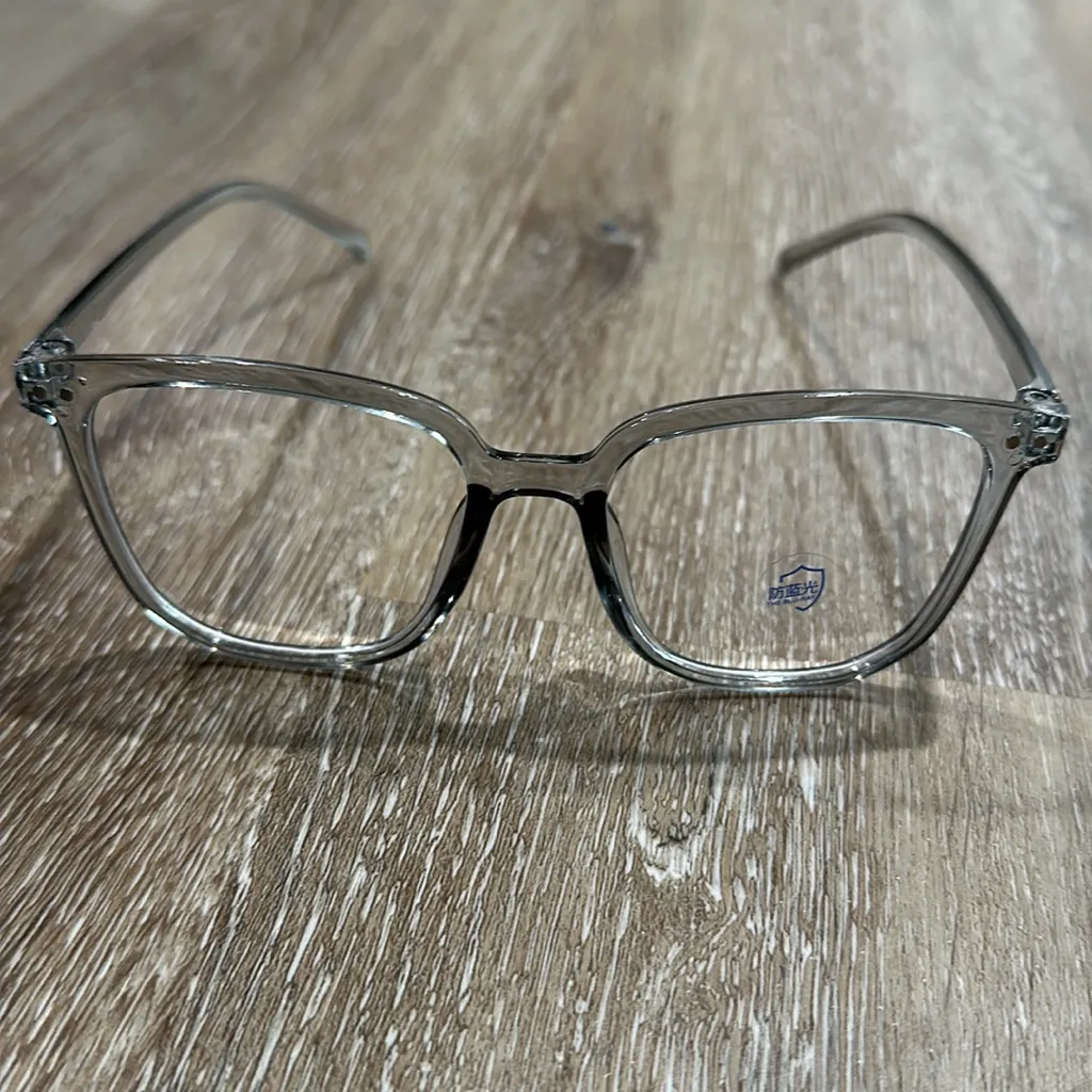 NWT clear frame glasses with no prescription - Image 2