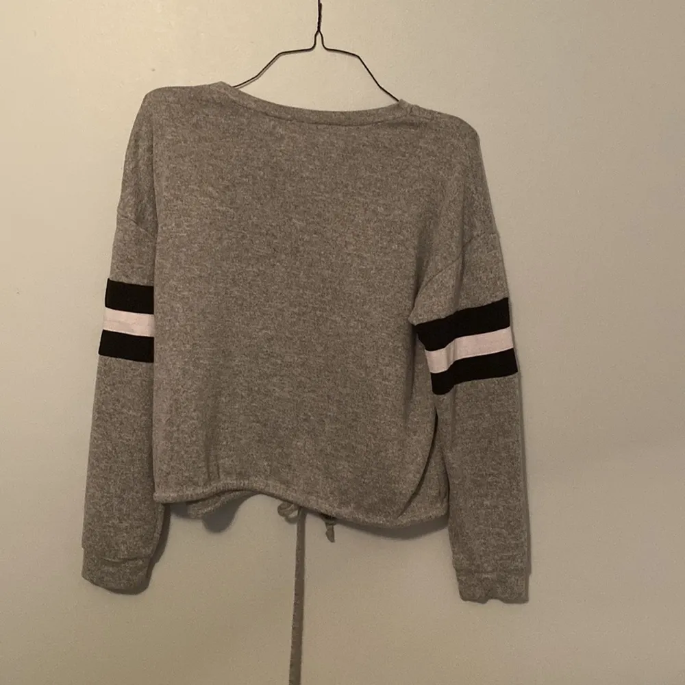 | Grey Crop Top with Striped Sleeves Long Sleeve - Image 5