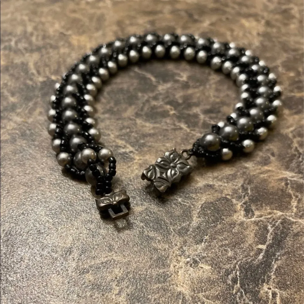 Black & Pearl Beaded Bracelet - Image 2