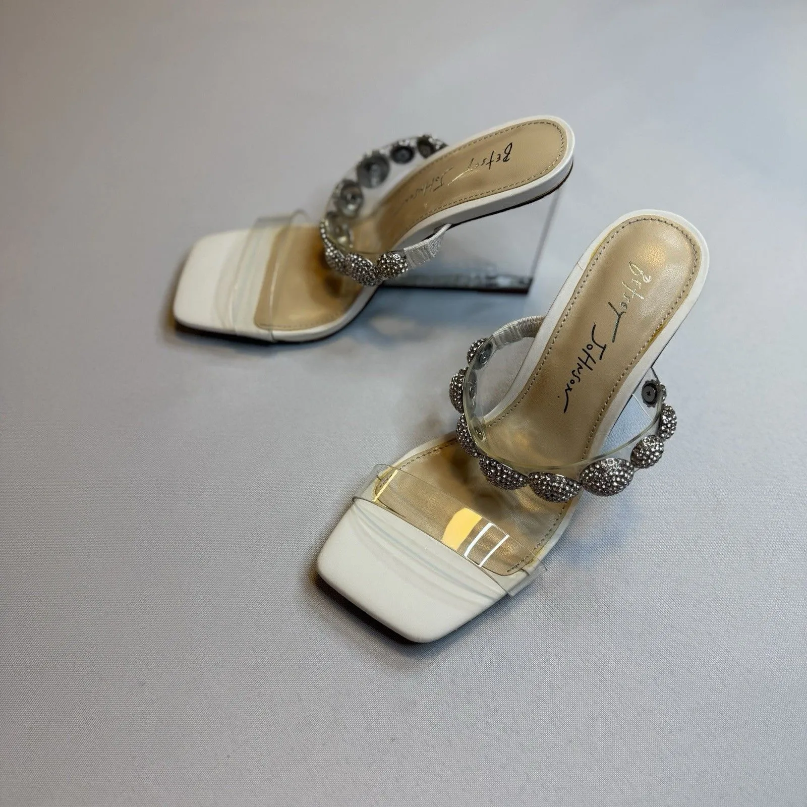 Betsey Johnson Womens Troy Embossed Clear Straps 3.5” Heels Slide Sandals - 6M - Image 3