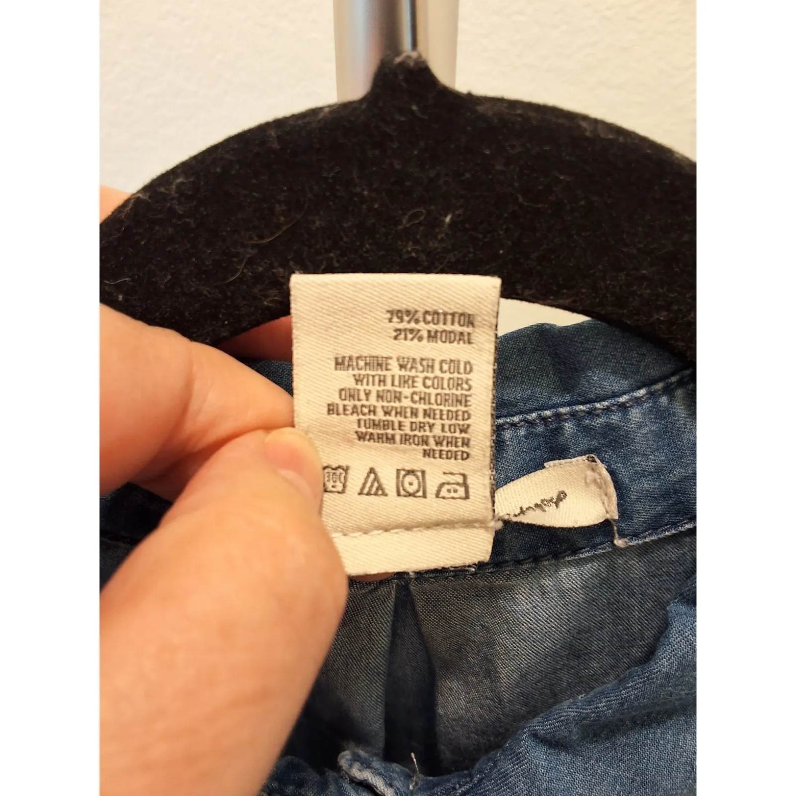 American Rag Size M With Lace On Botttom Back - Image 4