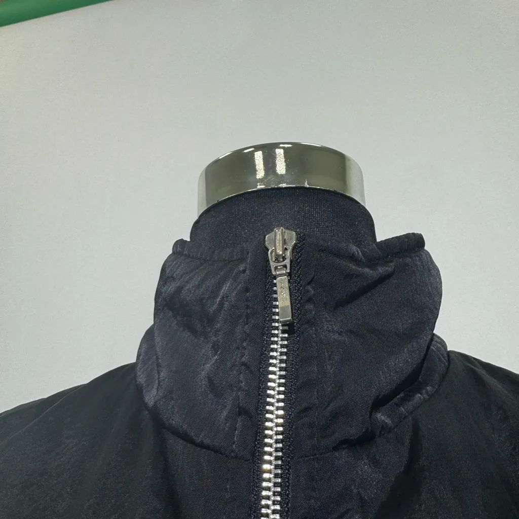 GAP Women's Classic Black Puffer Jacket - Image 6